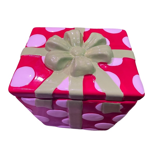 VINTAGE REAL HOME CERAMIC CHRISTMAS PRESENT COOKIE JAR APROX: 8”x 7”x 8” - Picture 6 of 7